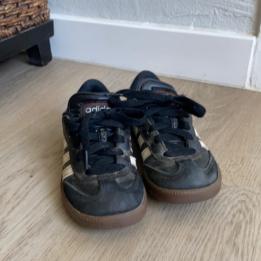 Unisex Adidas Kids Samba soccer shoes